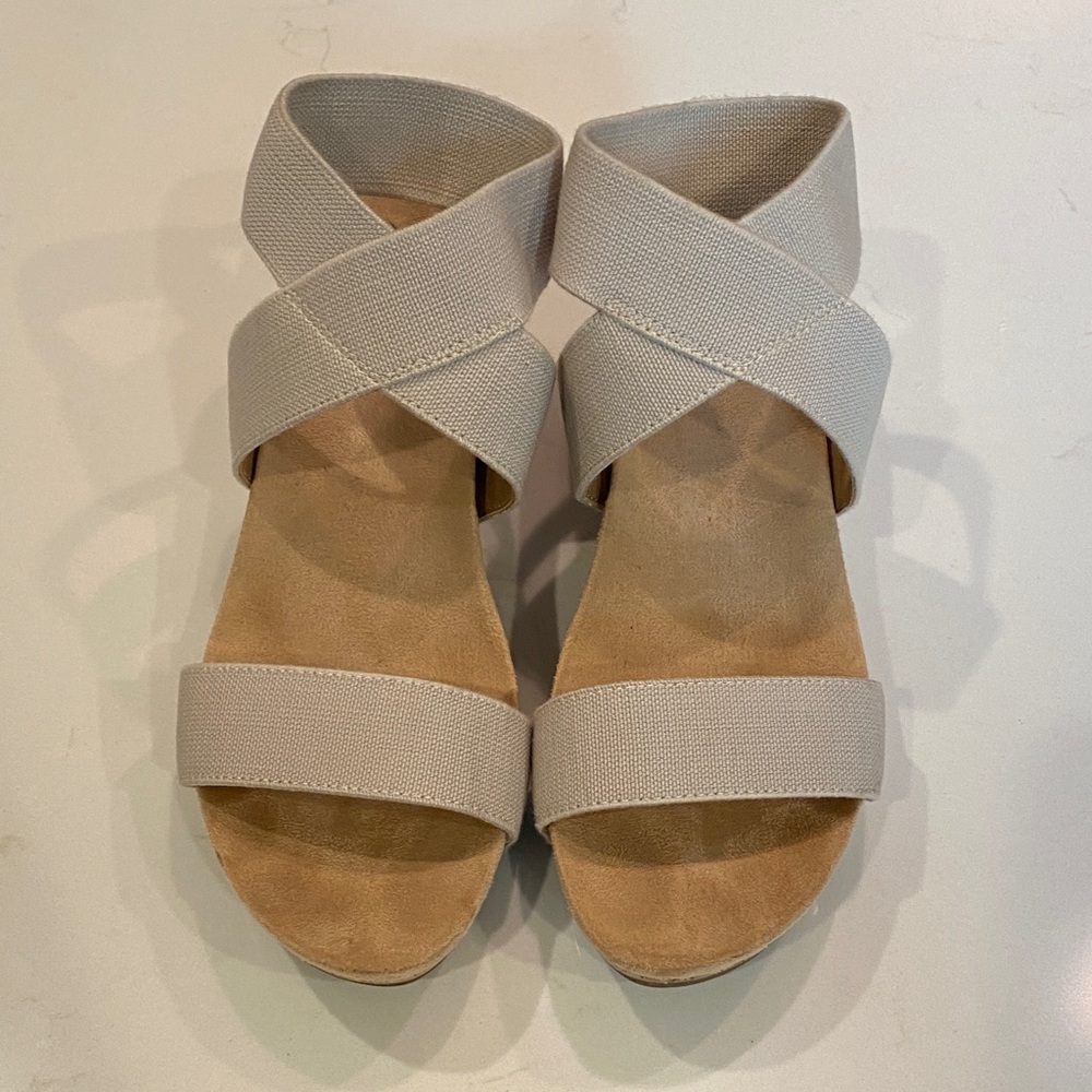 Women’s Elastic Crisscross Sandals — Light Beige